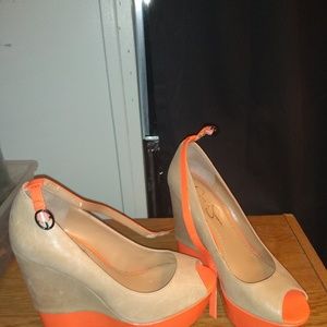 Jessica Simpson pumps